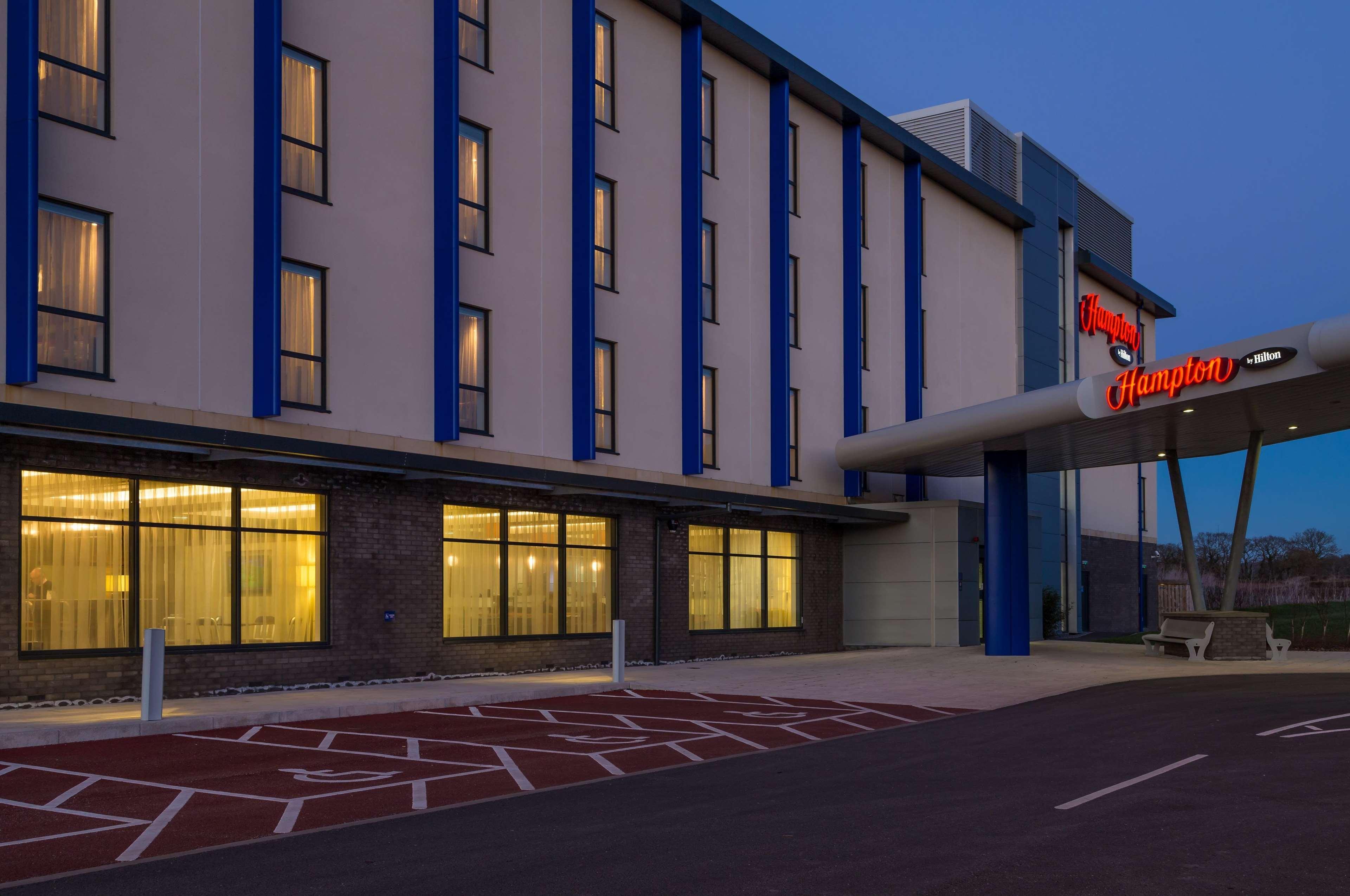 Hotel Hampton By Hilton Exeter Airport à Woodbury Extérieur photo